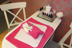 Nail table